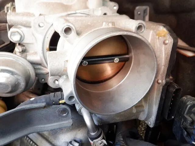 トヨタ　アルファード　エンジン不調　エンストする　一宮市　