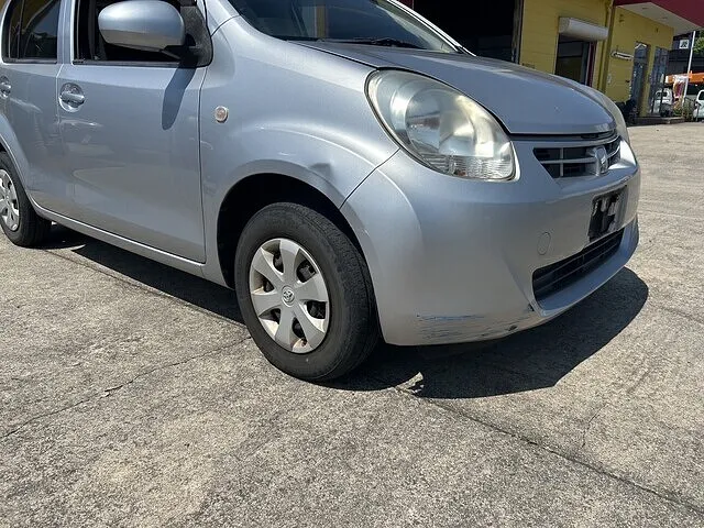 西尾市 パッソ 右フェンダー バンパー鈑金修理 リテーナー交換