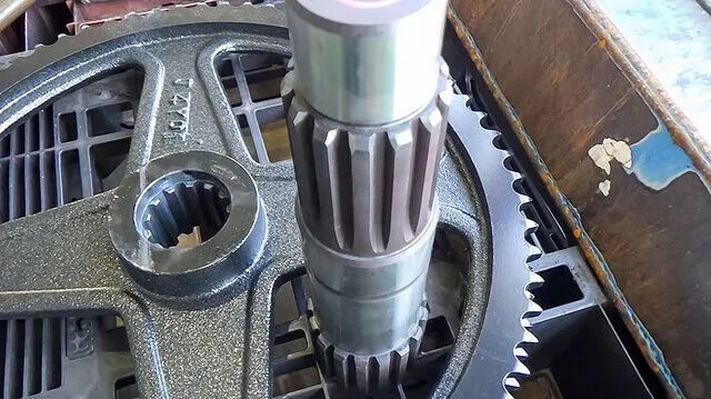 松山市　点検整備　パッカー車　スプライン摩耗