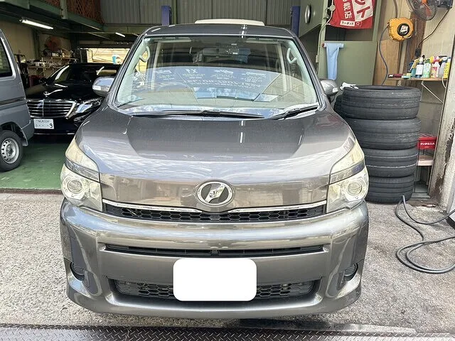大阪市　トヨタ　VOXY 持込タイヤ交換