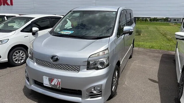 弘前市　K様　トヨタVOXY煌　ご成約