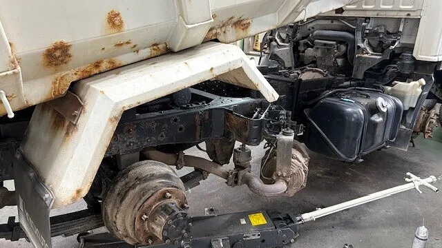 弘前市　エルフダンプ　車検及びマフラー交換