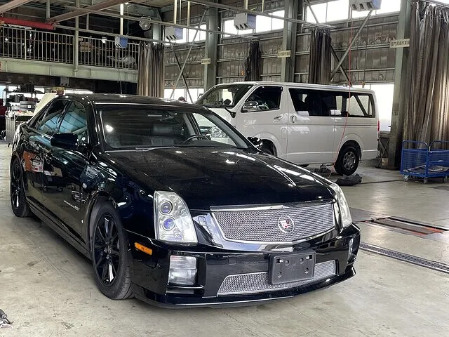 在庫車両キャデラックSTS-V ウォーターポンプ他メンテ開始