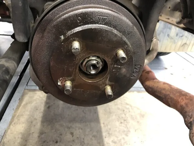 ブレーキドラム交換　笛吹市