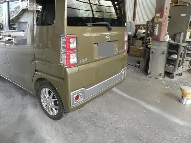 ウエイク　リアバンパー・バックランプ・リアドア修理　笛吹市