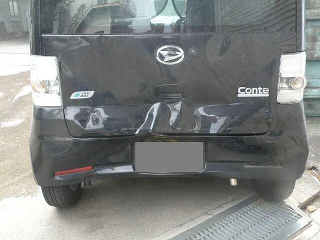 ダイハツ　ムーブコンテ　リアゲート・バンパー交換　笛吹市