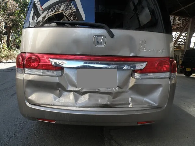 ホンダ　ステップワゴン　リアゲート修理　笛吹市