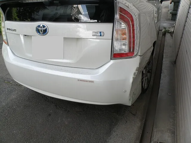 トヨタ　プリウス　リアバンパー・フェンダー修理　笛吹市