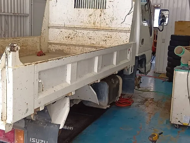 車検　イスズ　エルフ　越谷