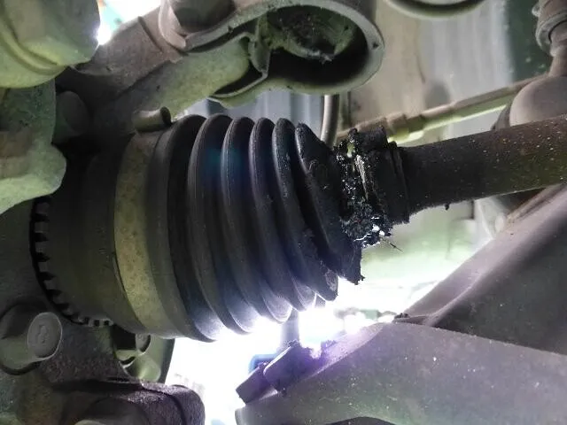 ドライブ・シャフト・ブーツ交換