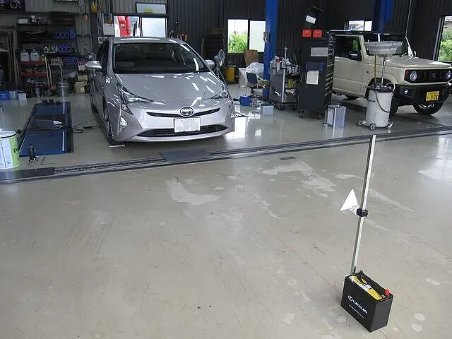 丹波市　S様　トヨタ　プリウス　ミリ波レーダー　エーミング作業　フロントバンパー取替