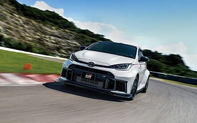 トヨタ ヤリス | カーリース | 静岡県 富士市