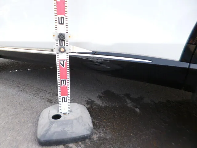 富士市 鈑金塗装 ベゼル 左リヤドア交換修理