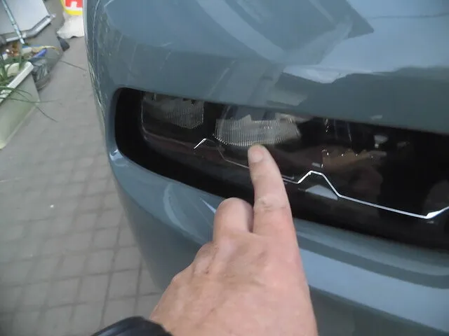 富士市　鈑金塗装　シトロエン　フロントバンパーカバー交換修理