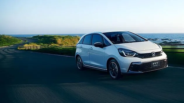 ホンダ　フィット　カーリース　静岡県　富士市