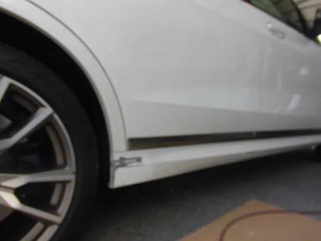 富士市　鈑金塗装　BMW 左サイドスポイラー　キズ補修塗装修理