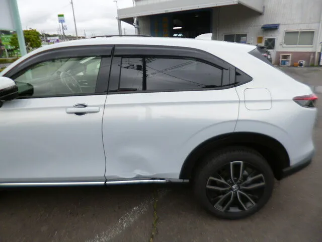 富士市　鈑金塗装　ベゼル　左リヤドア交換塗装修理