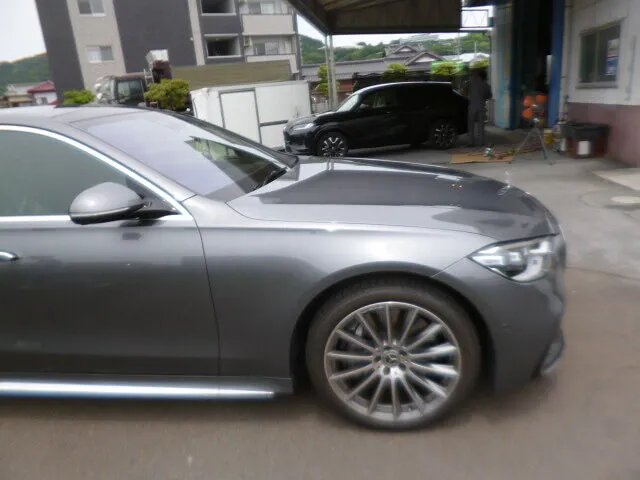 富士市　鈑金塗装　ベンツS500　右フロンドア凹み修理