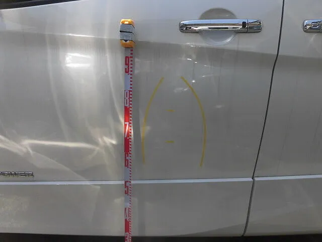 富士市　鈑金塗装　セレナ　助手席ドア凹み塗装修理