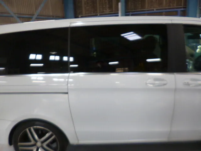 富士市　鈑金塗装　ベンツV-BAN　右リヤフェンダーキズ修理、リヤバンパー交換塗装