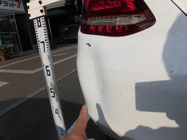 富士市　鈑金塗装　ベンツC200　左リヤフェンダー鈑金塗装　リヤバンパー交換修理