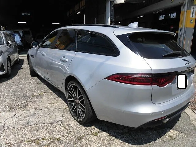 富士市　鈑金塗装　ジャガー　左フロントドア交換、リヤドア鈑金塗装、サイドスポイラー交換塗装修理