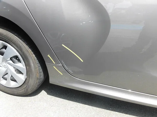 富士市　鈑金塗装　トヨタ　ヤリス　右リヤドア、右リヤフェンダー、右サイドスポイラーキズ修理塗装