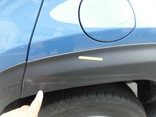 富士市　鈑金塗装　ヤリスクロス　左リヤドア、左リヤクォーター凹みキズ塗装