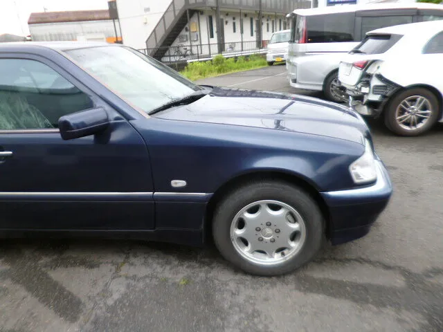 富士市　鈑金塗装　ベンツC240　右リヤドア、トランクキズ塗装修理