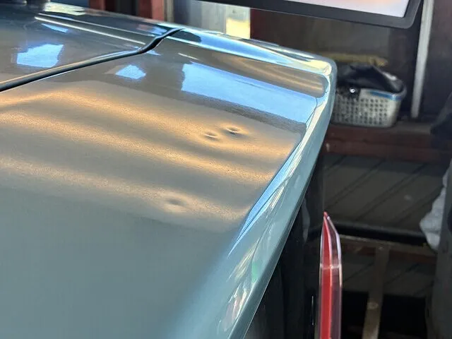 石川県　小松市　デントリペア　日産　ルークス　バックドア上部