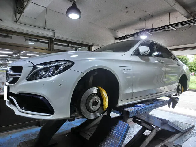 横浜市都筑区　キャリパー塗装　ベンツC63 AMG