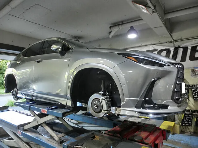 横浜市都筑区　キャリパー塗装　レクサスNX
