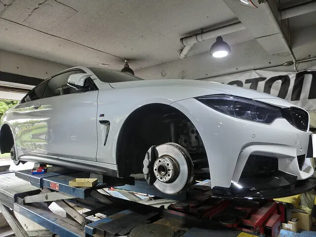 横浜市都筑区　キャリパー塗装　BMW 440i