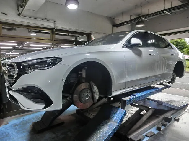 横浜市都筑区　キャリパー塗装　ベンツ E200 W214