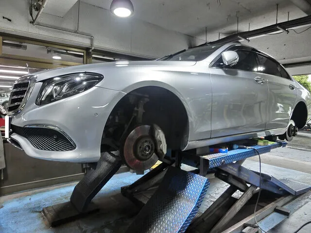 横浜市都筑区　キャリパー塗装　ベンツ E400