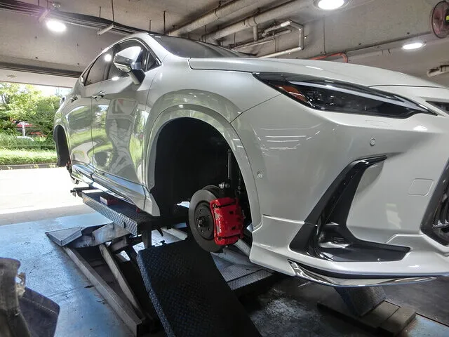 横浜市都筑区　キャリパー塗装　レクサス NX450h