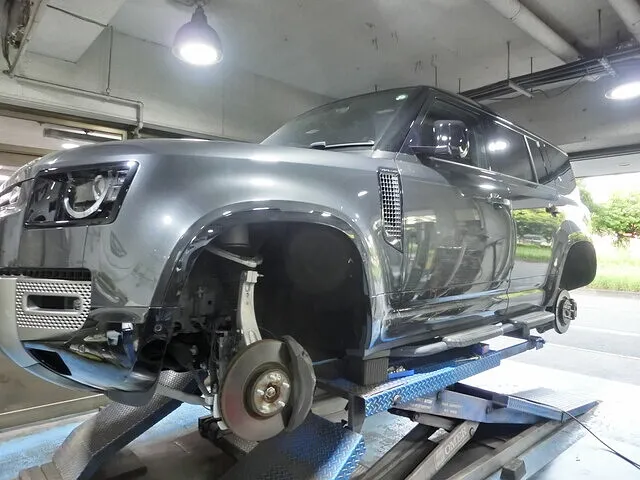 横浜市都筑区　キャリパー塗装　ディフェンダー