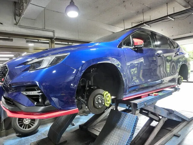 横浜市都筑区　キャリパー塗装　レヴォーグ