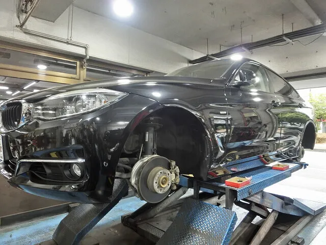 横浜市都筑区　キャリパー塗装 BMW 320GT