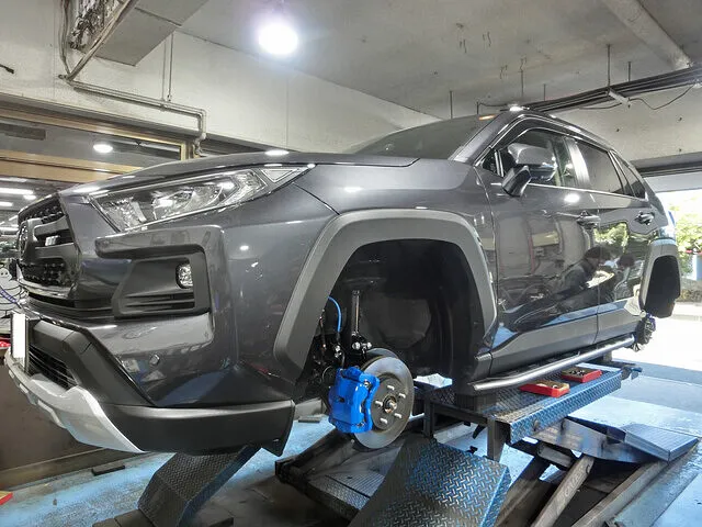 横浜市都筑区　キャリパー塗装　ベンツ　S560