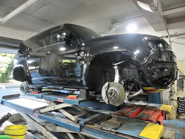 横浜市都筑区　キャリパー塗装 ディフェンダー