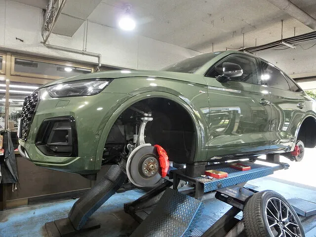 横浜市都筑区　キャリパー塗装 アウディ Q5