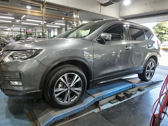 横浜市都筑区　キャリパー塗装 日産 エクストレイル