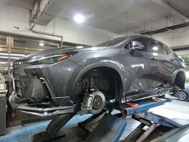 横浜市都筑区　キャリパー塗装 レクサス NX