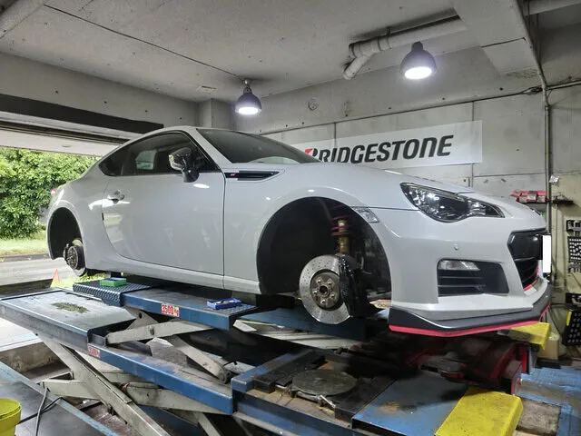 横浜市都筑区　キャリパー塗装　スバル BRZ