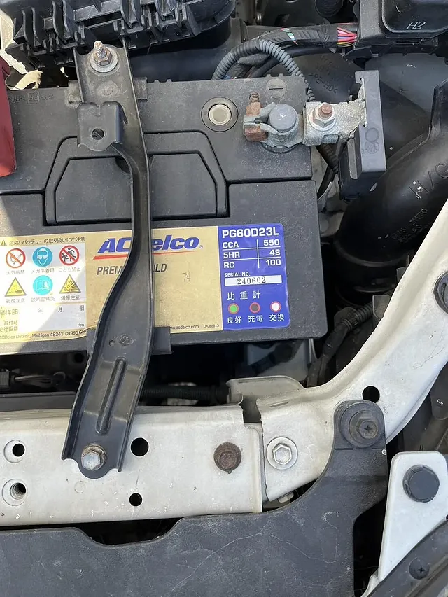 トヨタ　ヴォクシー（VOXY）　バッテリー交換