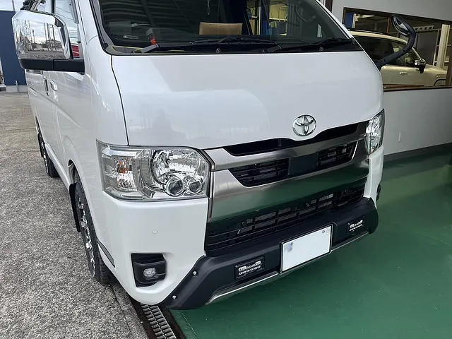 彦根市　字光式ナンバー　トヨタ　ハイエース