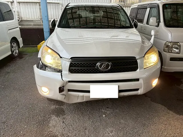 福岡市東区　板金塗装　RAV4　フロントバンパー交換