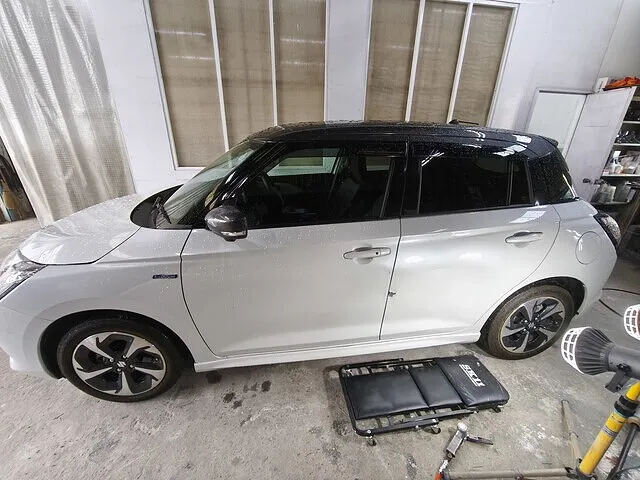 つくば市　スズキ　スイフト　フロント、リアドア板金塗装