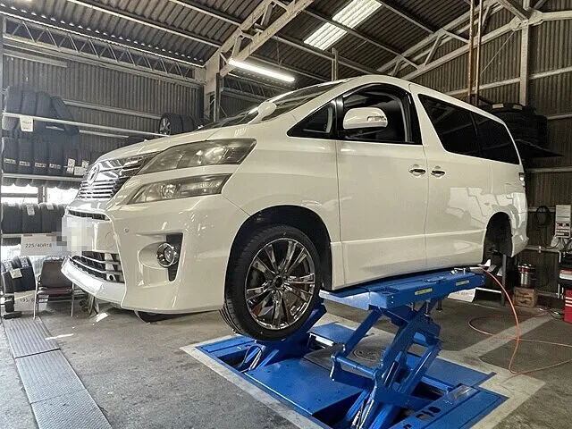 タイヤ交換 トヨタ ヴェルファイア｜車修理 高槻市